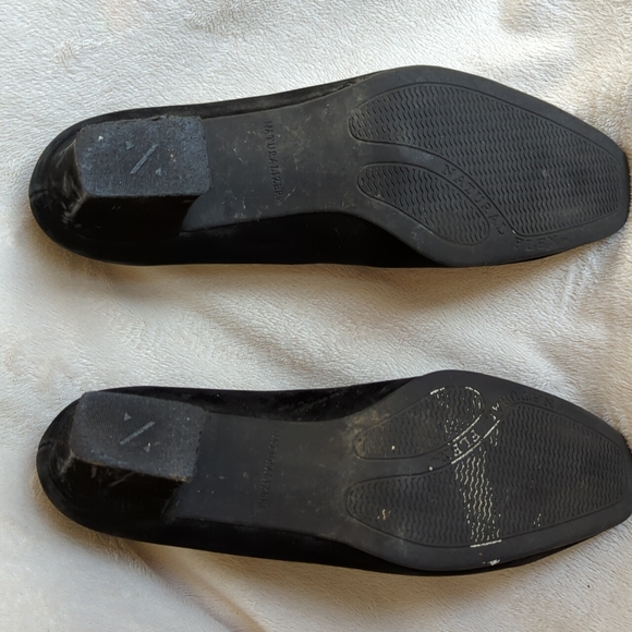 Naturalizer black suede shoes, 2 inch heel, size 7M - Picture 6 of 6